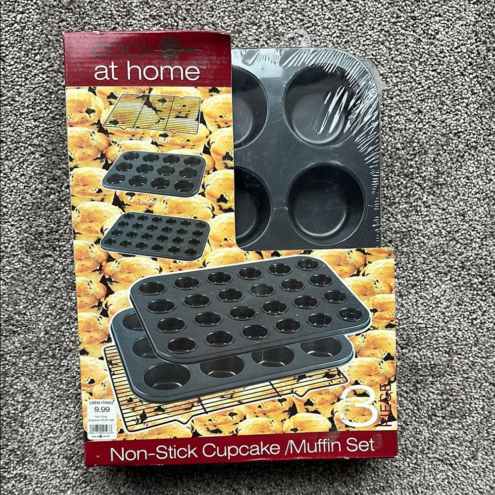 Non-Stick 3 piece Cupcake/Muffin Set
